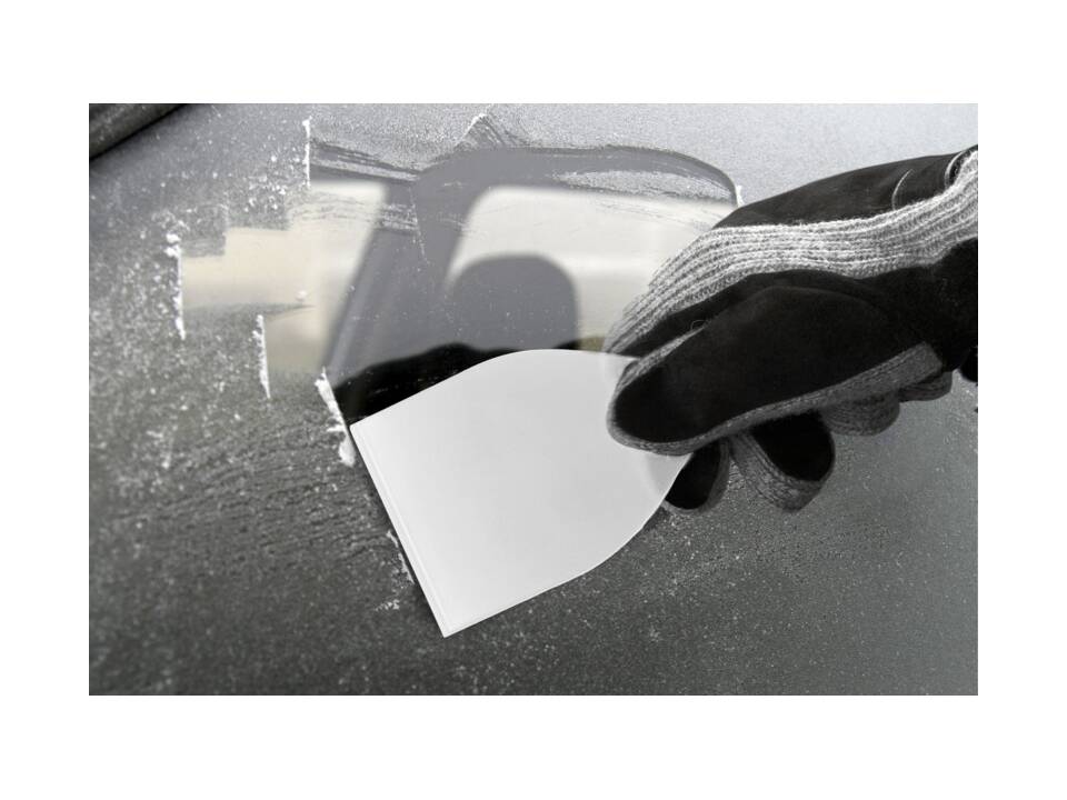 Chilly 2.0 large ice scraper made from recycled plastic 27