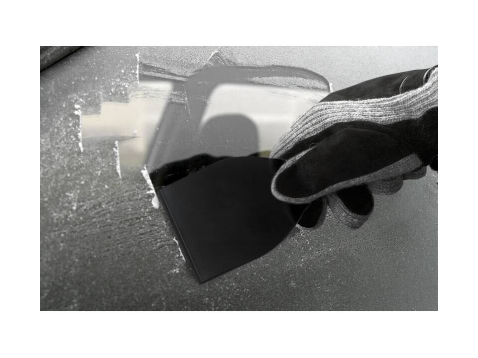 Chilly 2.0 large ice scraper made from recycled plastic 1