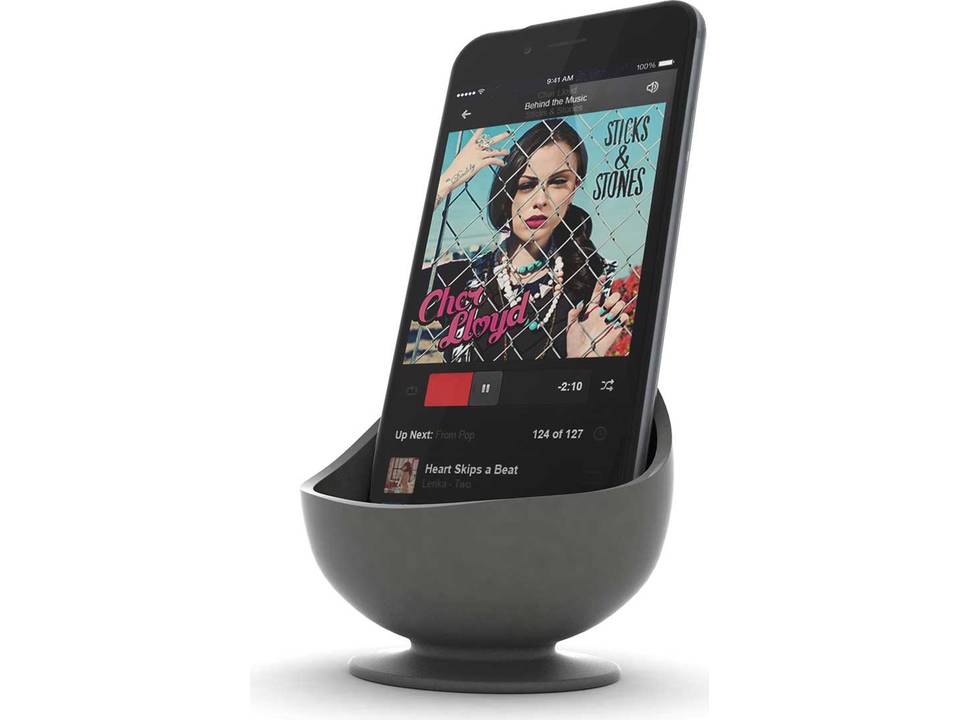 Smartphone chair with amplifier 6