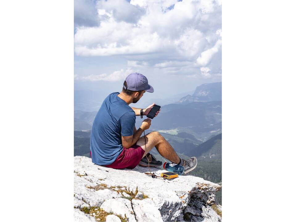 Xtorm XR202 Xtreme 20.000 mAh 35W QC3.0 waterproof rugged power bank with torch 9