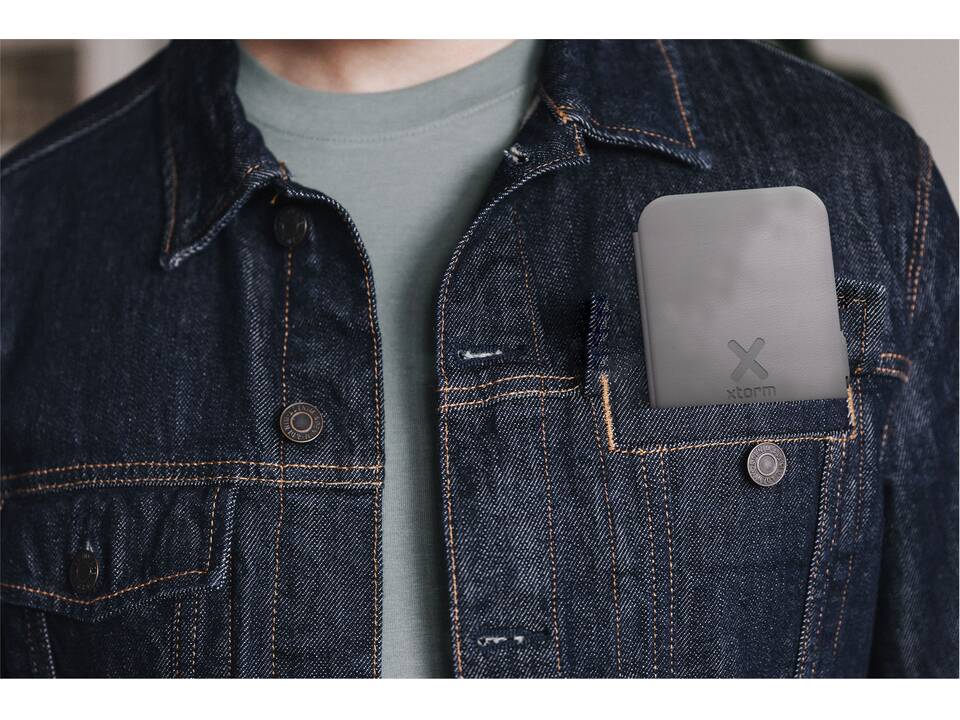Xtorm XWF31 15W foldable 3-in-1 wireless travel charger 8