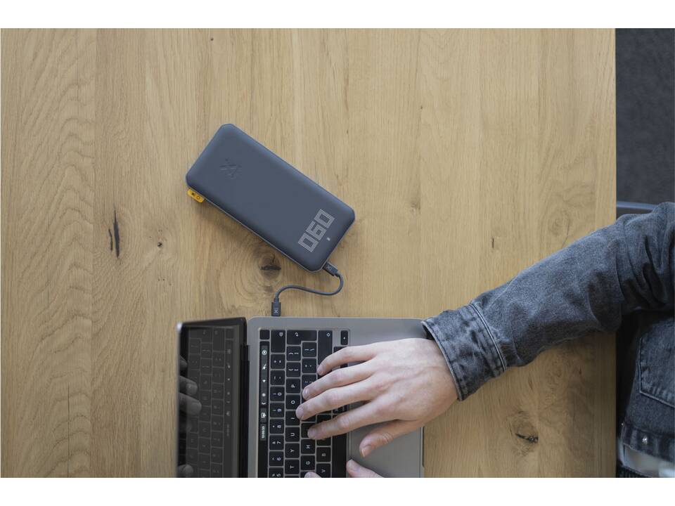 Xtorm XB403 Titan Ultra 27.000 mAh 200W laptop power bank 10