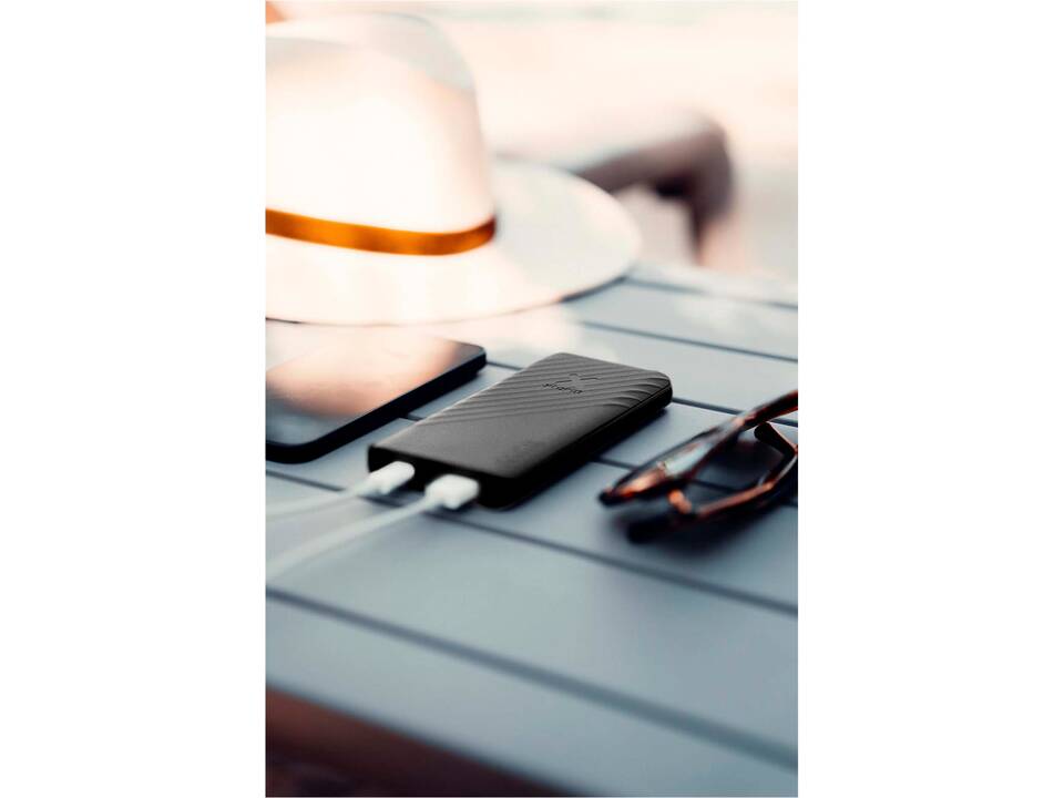 Xtorm XG210 Go2 15W 10.000 mAh fast charge power bank 18