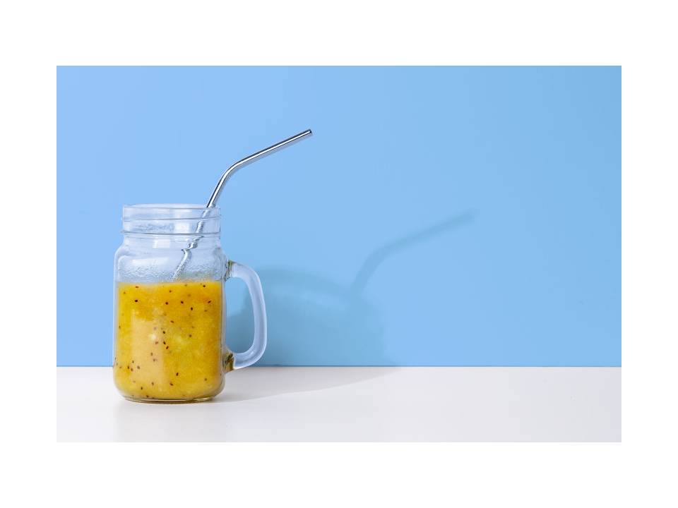 Four stainless steel straws 4