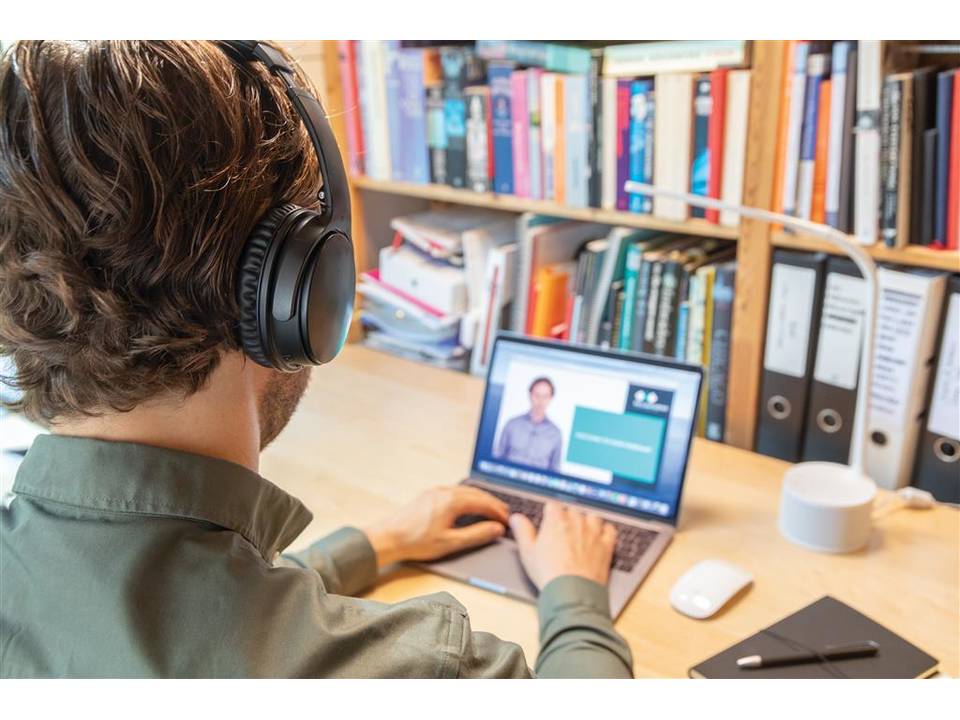 ANC wireless headphone 4