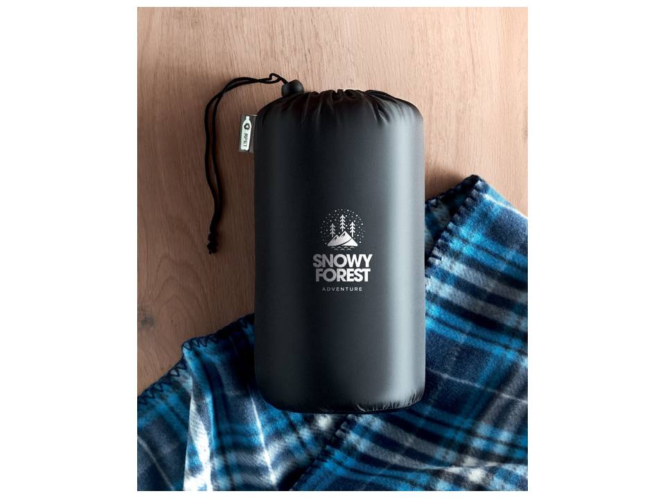 RPET Fleece blanket with squared pattern 4