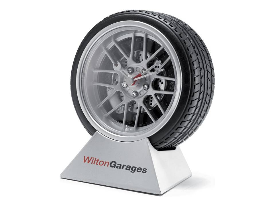 Desk clock in wheel shape 1