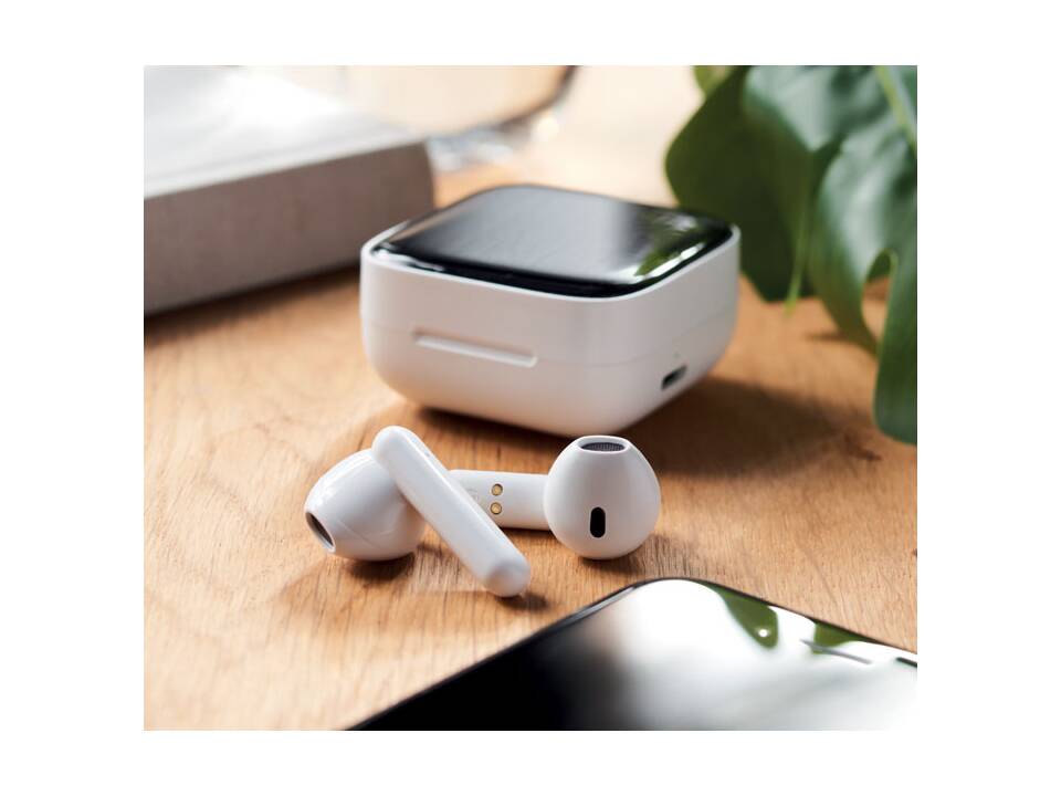 TWS earbuds with solar charger 4