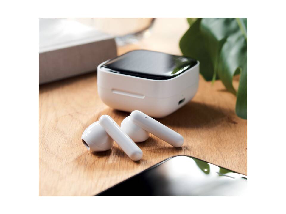 TWS earbuds with solar charger 7