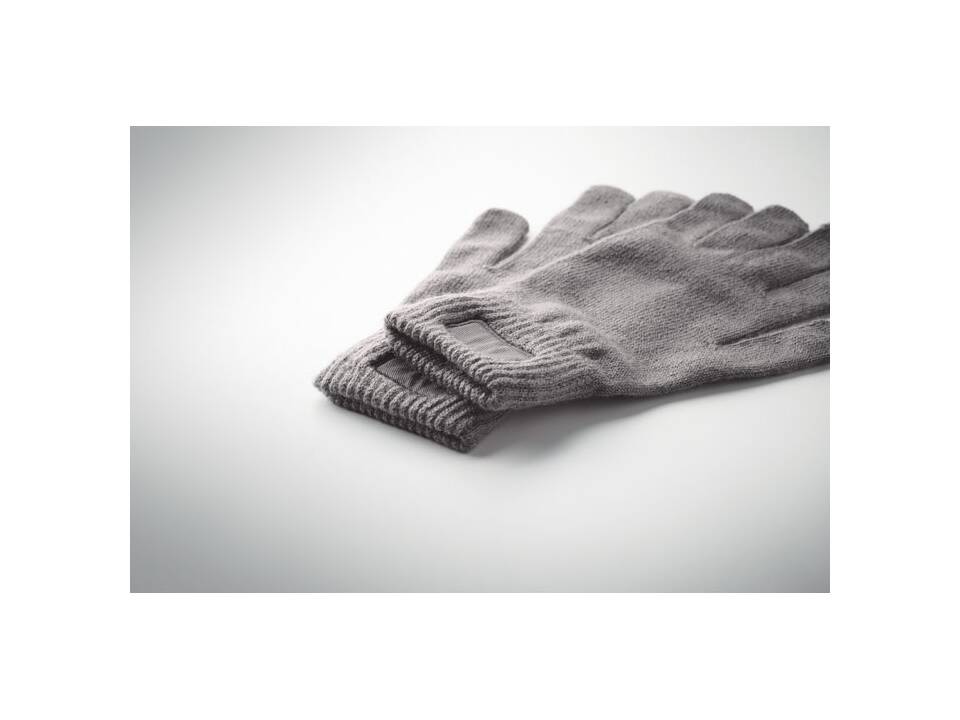 Knitted gloves in RPET 7