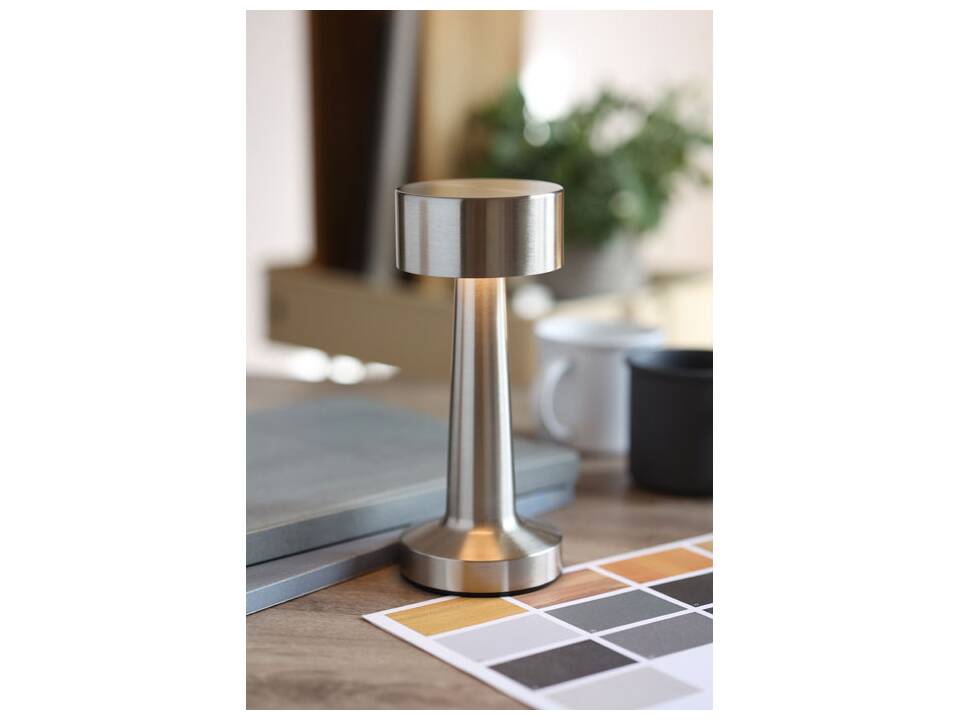 Rechargeable iron table lamp 2