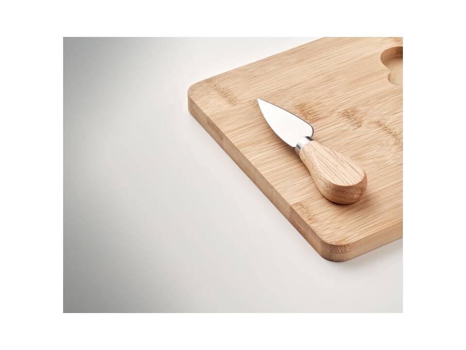 Cheese board set in bamboo 4