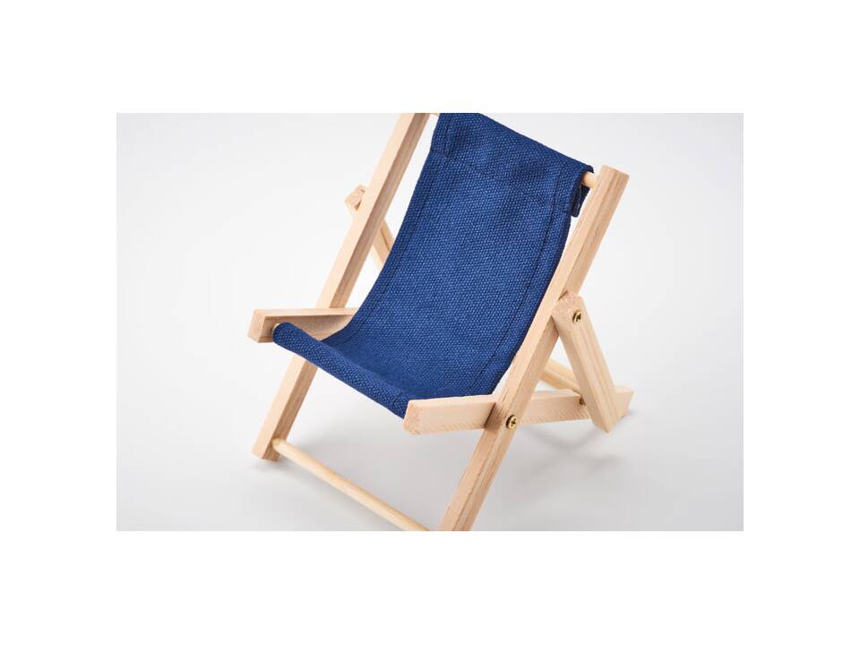 Deckchair-shaped phone stand 10