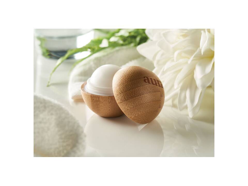 Lip balm in round bamboo case 2