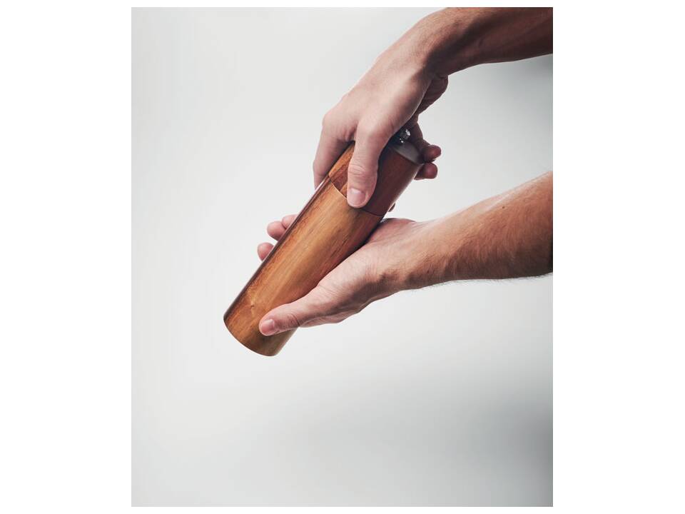 Pepper grinder in acacia wood 1