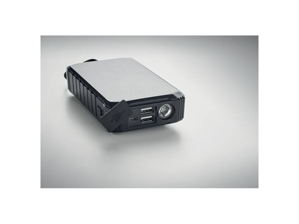 8000 mAh solar dynamo charger 1