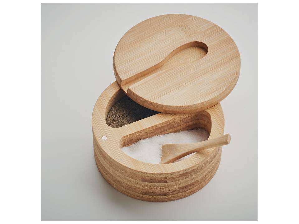 Salt and pepper box 4