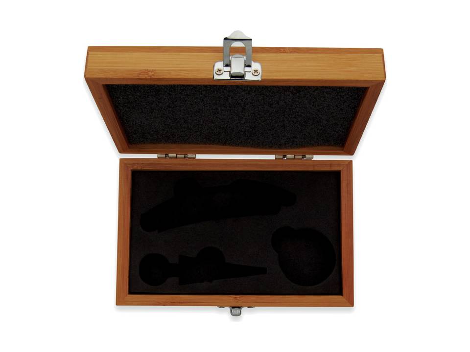 Wine set in bamboo box 3