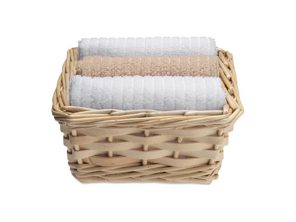 Set of 3 towels in basket 2