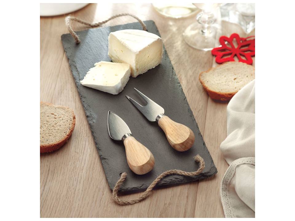 Slate cheeseboard with 2 knives 1