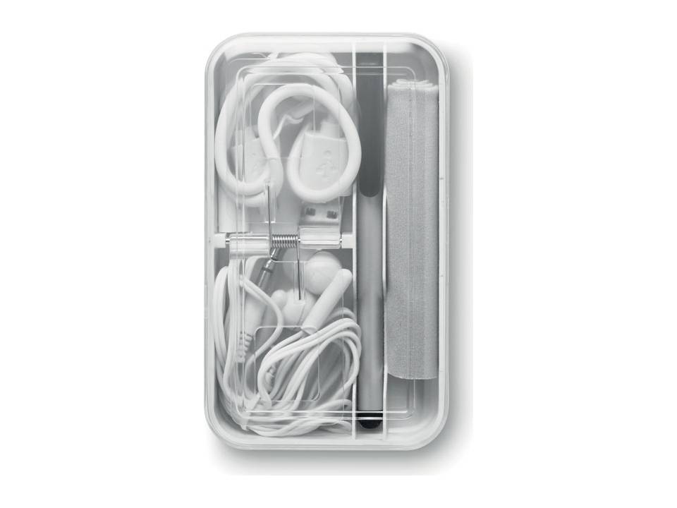 Travel set with earphones 4