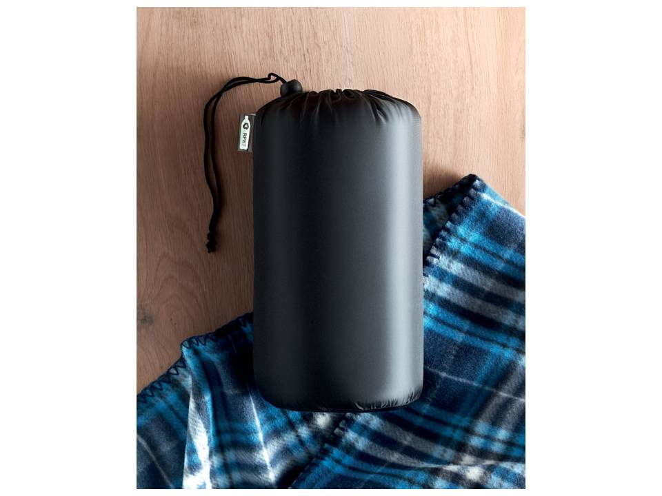 RPET Fleece blanket with squared pattern 3