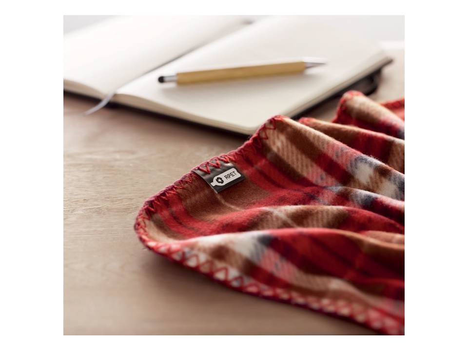 RPET Fleece blanket with squared pattern 11