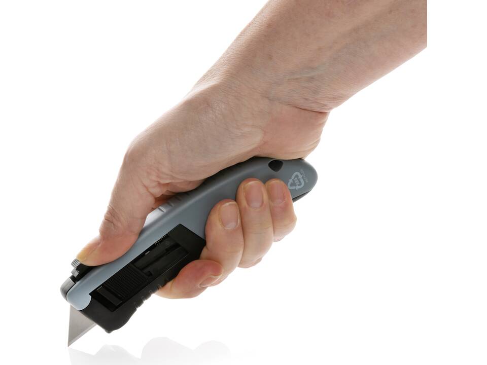 RCS certified recycled plastic Auto retract safety knife 3