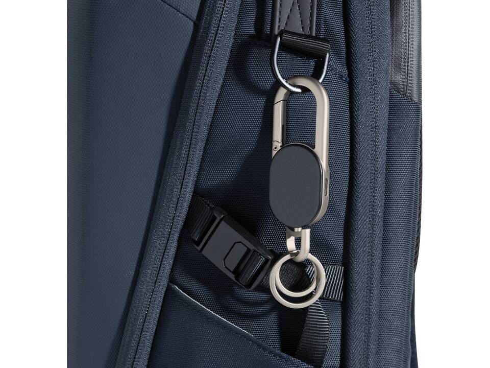 Keyfinder keychain with worldwide locating and USB C 5