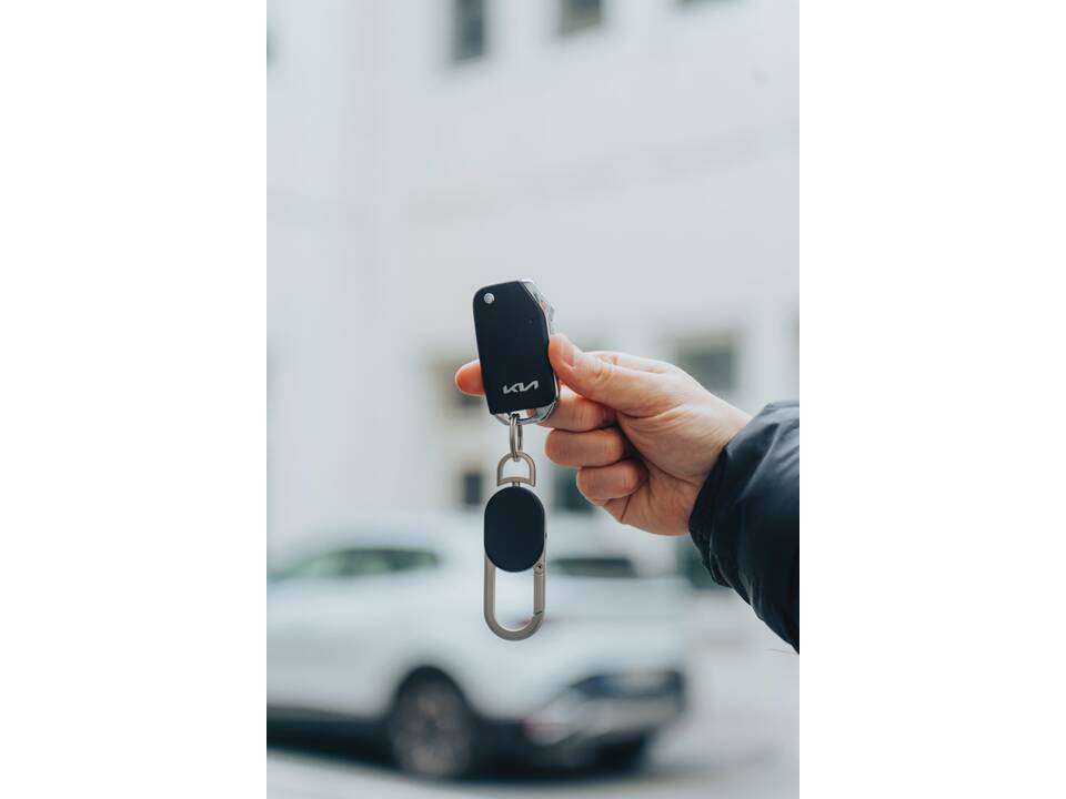 Keyfinder keychain with worldwide locating and USB C 9