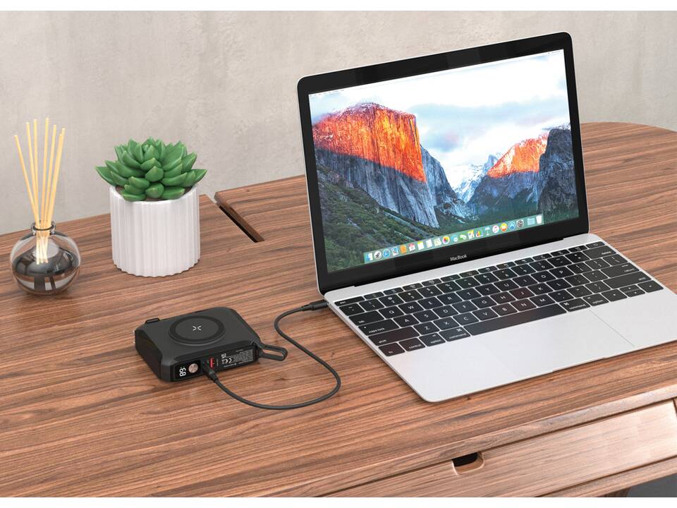 Urban Vitamin Oxnard 5 in 1 65W universal charger 17