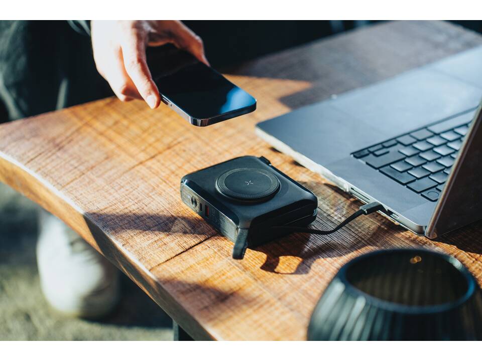 Urban Vitamin Oxnard 5 in 1 65W universal charger 20