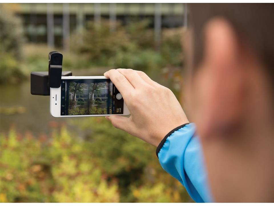 Universal 3D camera lens 12