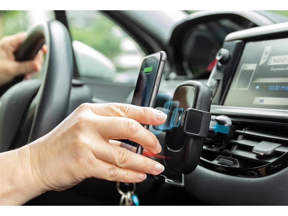 Auto Clamping Phone holder 5W wireless charging 8