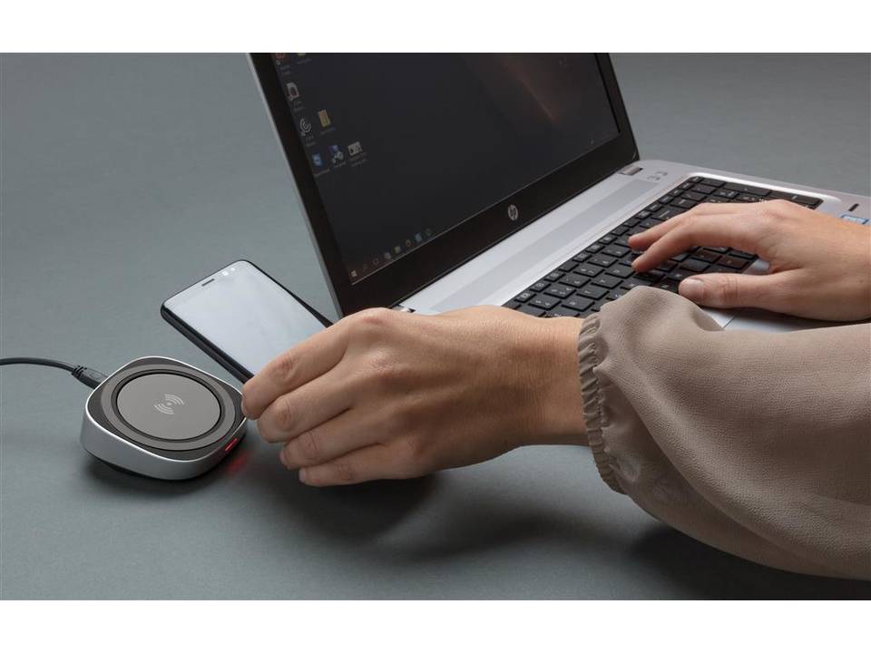 Swiss Peak wireless 10W charger 5