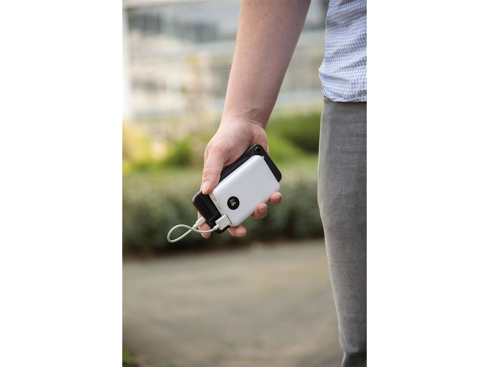 10.000 mAh pocket powerbank with triple input 7