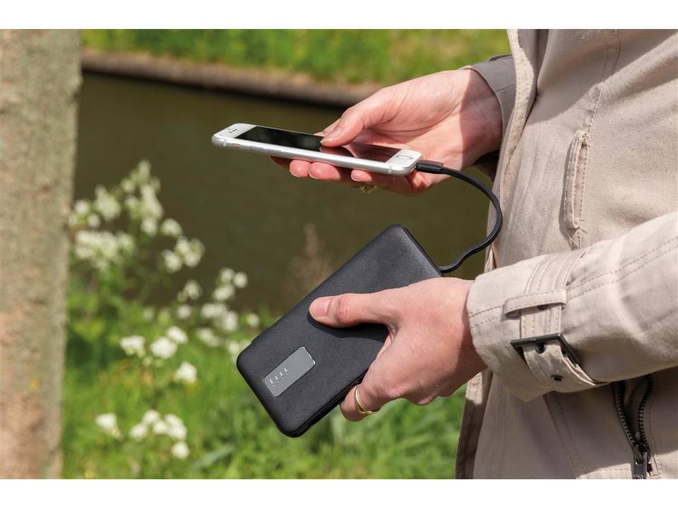 10.000 mAh powerbank with integrated cable 9