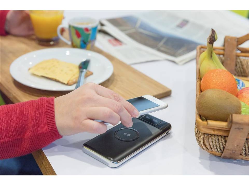 10.000 mAh powerbank with wireless 5W charger 9