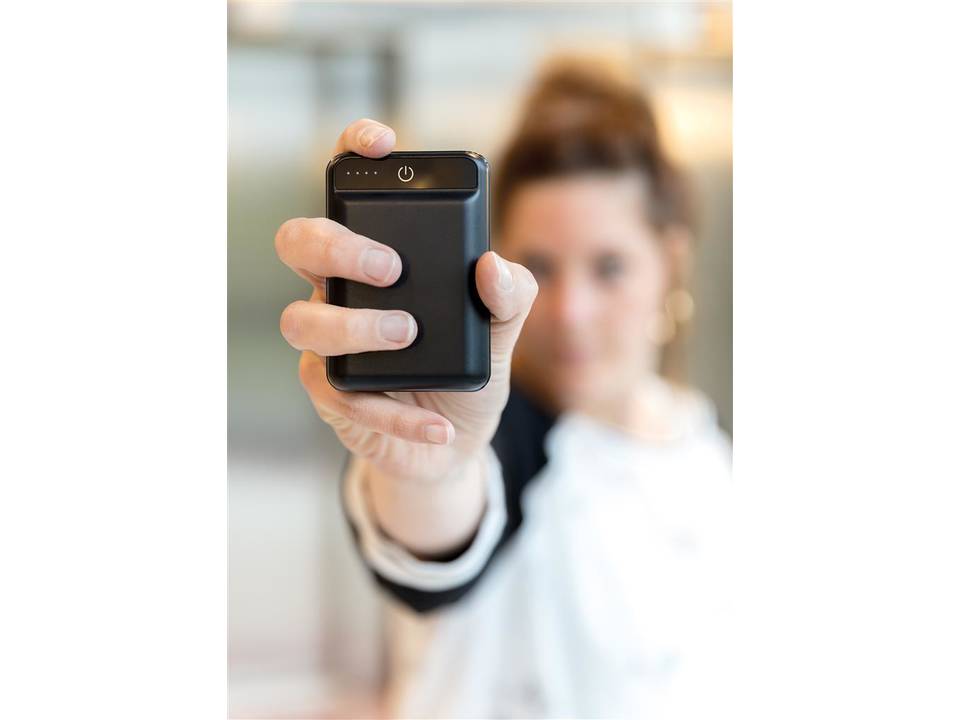 10.000 mAh pocket powerbank 18