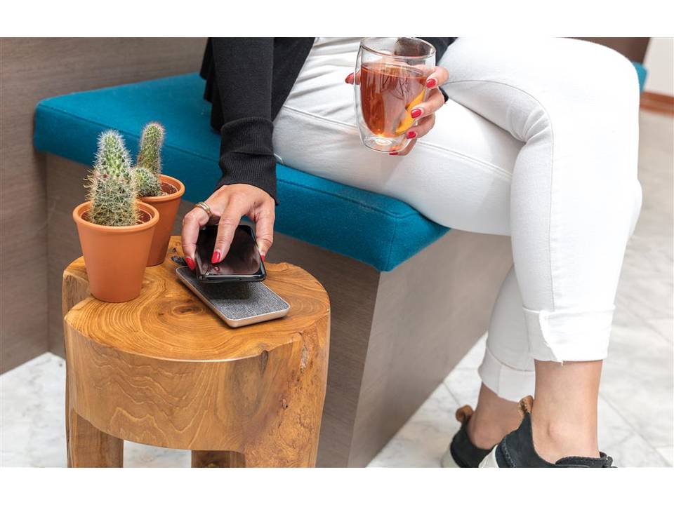 Vogue 5W wireless powerbank 8