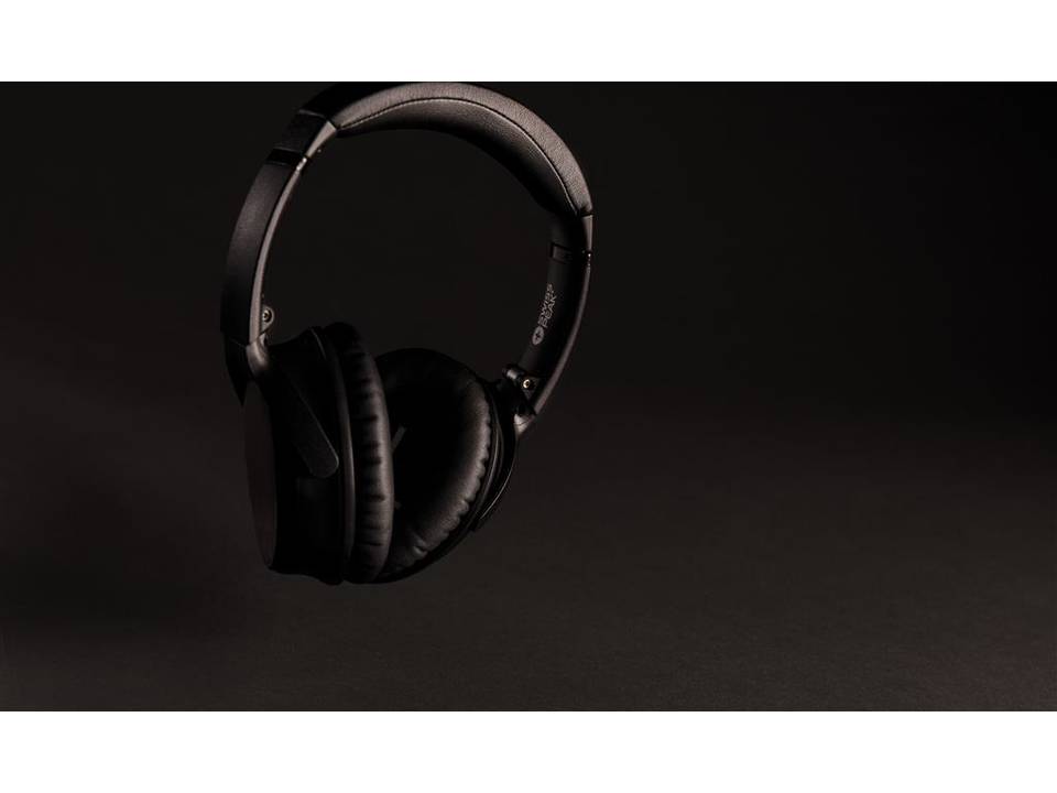Swiss Peak ANC headphone 3