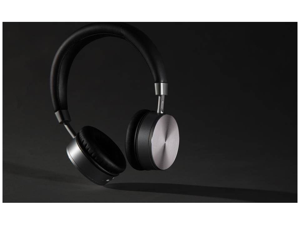 Swiss peak wireless headphone V2 9