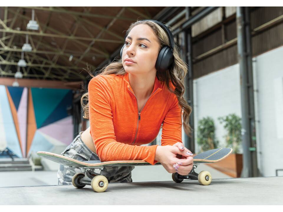 Urban Vitamin Cupertino RCS rplastic ANC headphone 12