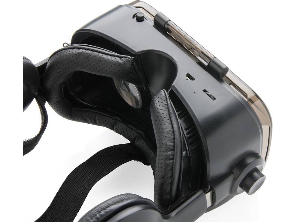 VR glasses with integrated headphone 5