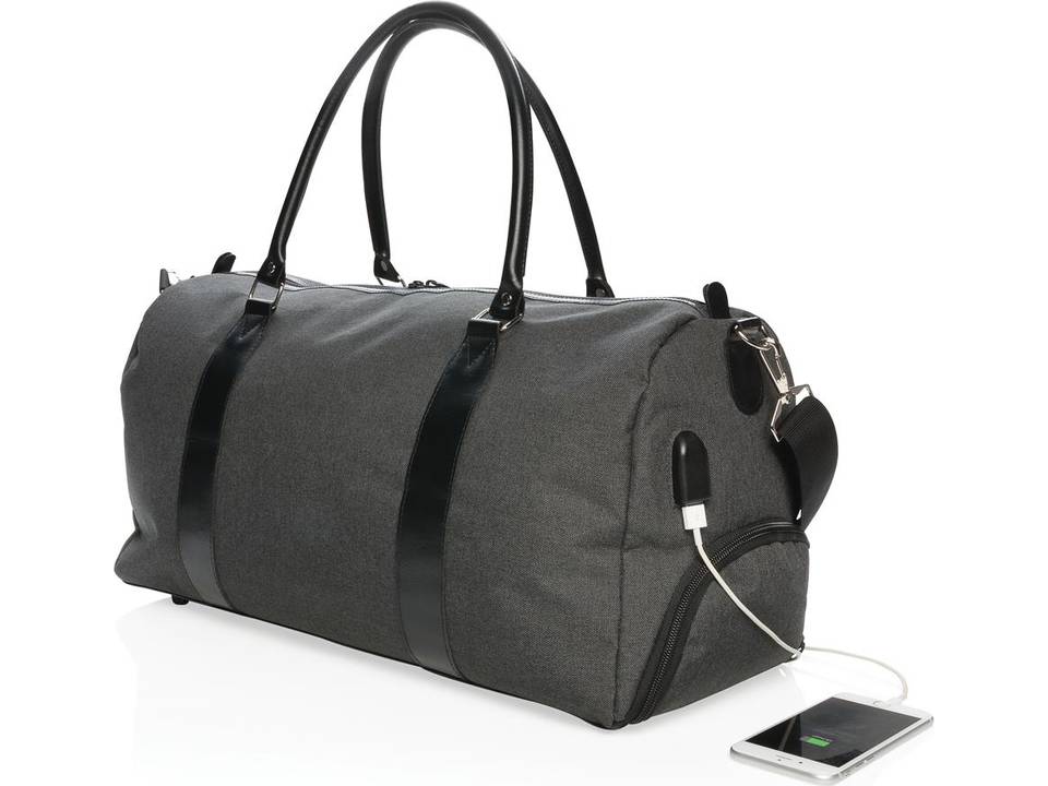 Weekend bag with USB output 5