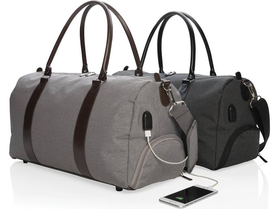 Weekend bag with USB output 1
