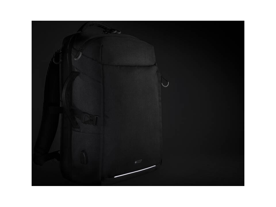 Swiss Peak AWARE™ XXL weekend travel backpack 11