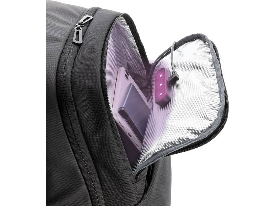 Swiss Peak laptop backpack with UV-C steriliser pocket 2