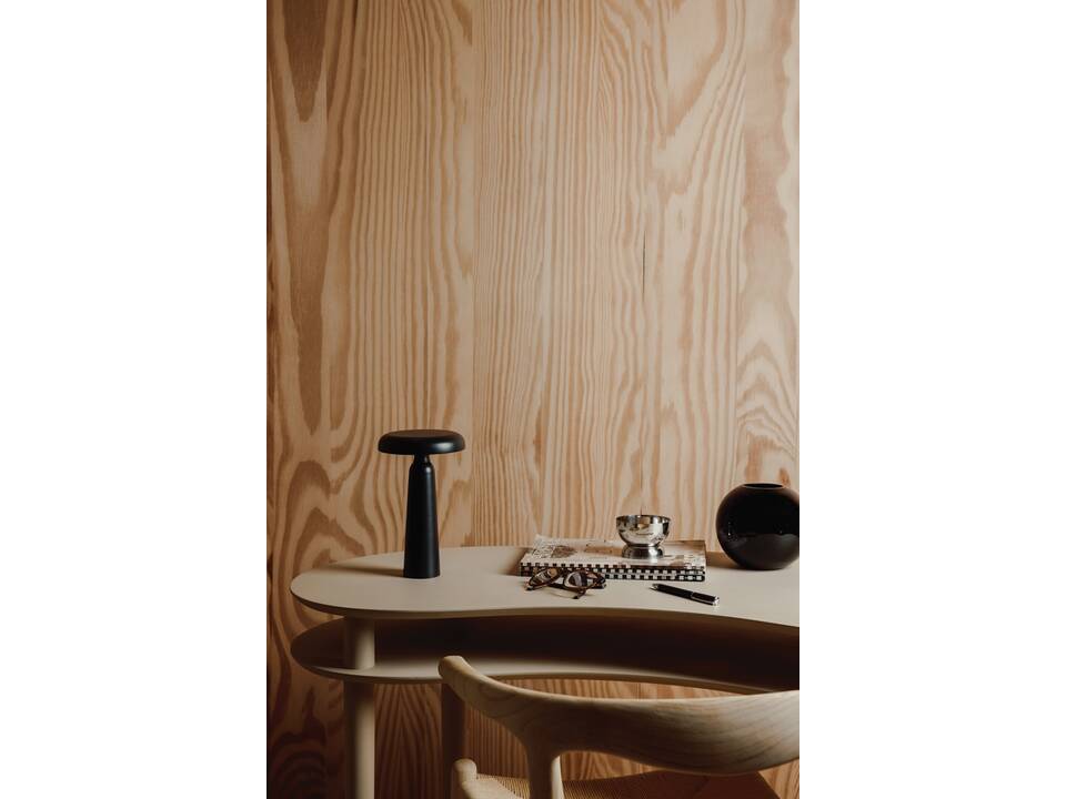 VINGA Avery RCS table lamp 5