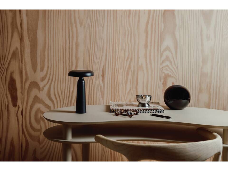 VINGA Avery RCS table lamp 6